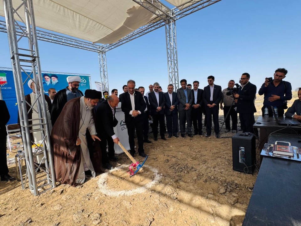 آیین آغاز عملیات اجرایی چهارمین قطب دیتاسنتر کشور با حضور ستار هاشمی، وزیر ارتباطات و فناوری اطلاعات، معاونان وزارتخانه و حسین گروسی، مدیرعامل سازمان منطقه آزاد ماکو، در این منطقه برگزار شد.